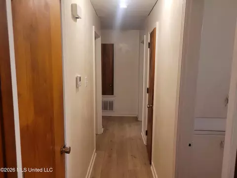 Entry Way - 1360 Brinkley Dr, Jackson, MS 39213 photo 1 of 1
