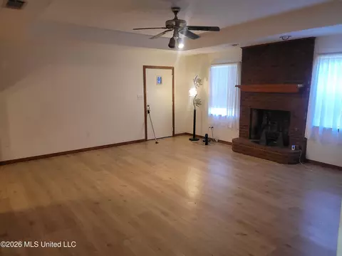 Living - 1360 Brinkley Dr, Jackson, MS 39213 photo 4 of 7
