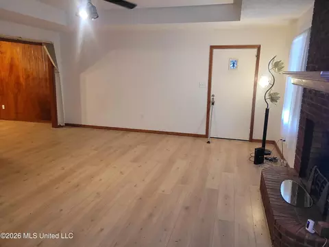 Living - 1360 Brinkley Dr, Jackson, MS 39213 photo 3 of 7