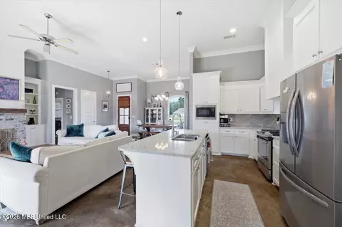 Kitchen - 243 Tucker Dr, Brandon, MS 39042 photo 2 of 2