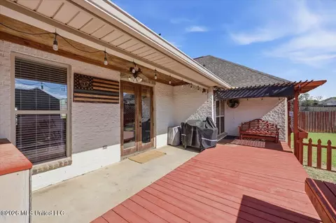 Exterior - 243 Tucker Dr, Brandon, MS 39042 photo 6 of 11