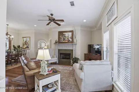 Living - 563 Eastside Cv, Brandon, MS 39047 photo 3 of 3