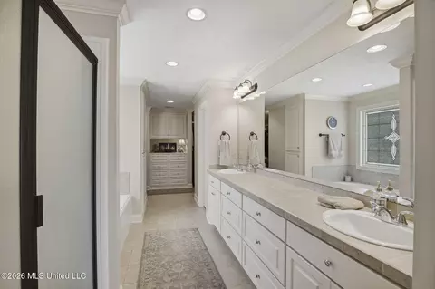 Bath - 563 Eastside Cv, Brandon, MS 39047 photo 1 of 6