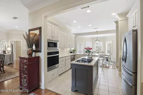Kitchen - 563 Eastside Cv, Brandon, MS 39047 photo 3 of 6