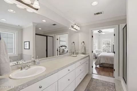Bath - 563 Eastside Cv, Brandon, MS 39047 photo 4 of 6