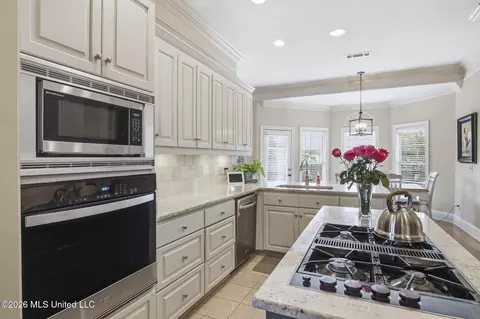Kitchen - 563 Eastside Cv, Brandon, MS 39047 photo 4 of 6