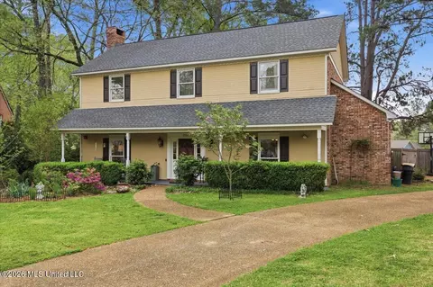 Exterior - 215 Comstock Ln, Madison, MS 39110 photo 2 of 6