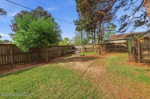 Exterior - 215 Comstock Ln, Madison, MS 39110 photo 5 of 6