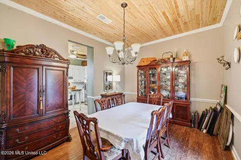 Dining - 215 Comstock Ln, Madison, MS 39110 photo 1 of 1