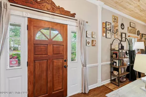 Entry Way - 215 Comstock Ln, Madison, MS 39110 photo 1 of 2