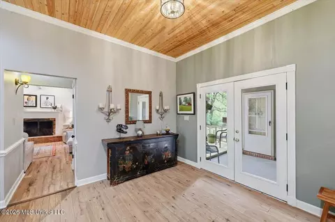Entry Way - 215 Comstock Ln, Madison, MS 39110 photo 2 of 2