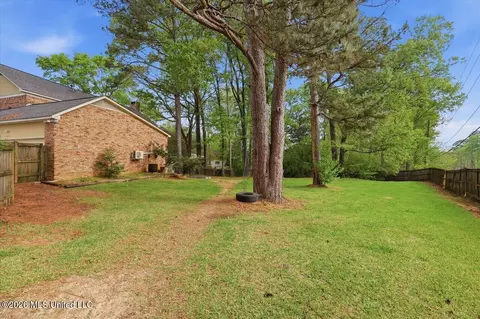 Exterior - 215 Comstock Ln, Madison, MS 39110 photo 6 of 6