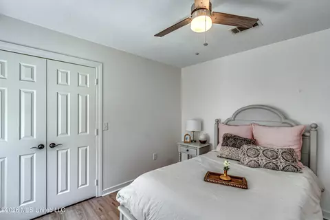 Bedroom - 12 Eagles Pt, Brandon, MS 39047 photo 6 of 11