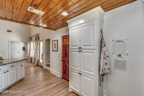 Entry Way - 12 Eagles Pt, Brandon, MS 39047 photo 2 of 2