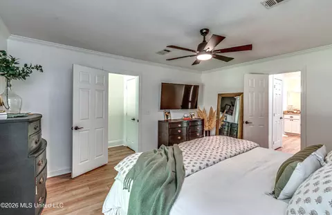 Bedroom - 12 Eagles Pt, Brandon, MS 39047 photo 2 of 11
