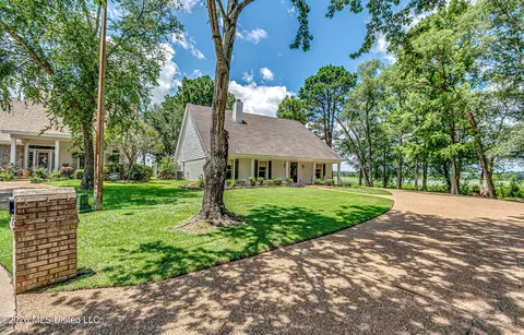 Exterior - 12 Eagles Pt, Brandon, MS 39047 photo 2 of 13