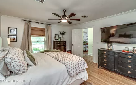 Bedroom - 12 Eagles Pt, Brandon, MS 39047 photo 4 of 11