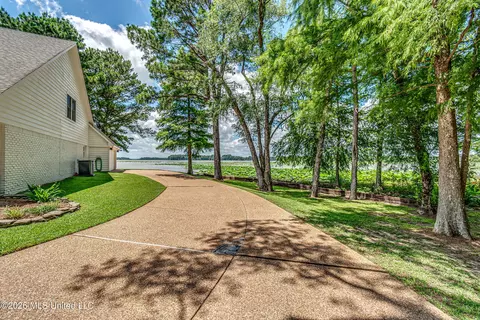 Exterior - 12 Eagles Pt, Brandon, MS 39047 photo 3 of 13