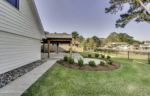 Exterior - 12 Eagles Pt, Brandon, MS 39047 photo 12 of 13