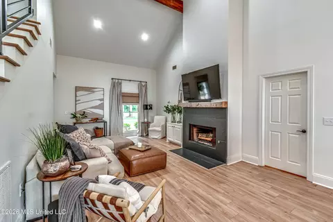 Living - 12 Eagles Pt, Brandon, MS 39047 photo 1 of 1