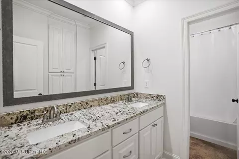 Bath - 607 Gloucester Way, Flowood, MS 39232 photo 1 of 2