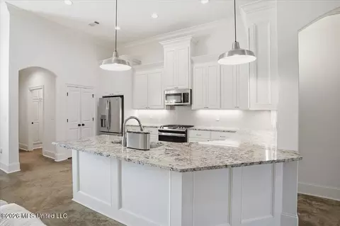 Kitchen - 607 Gloucester Way, Flowood, MS 39232 photo 3 of 3