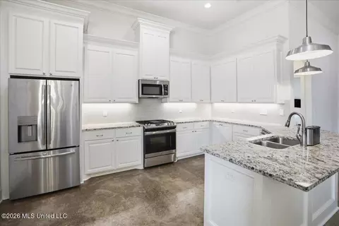 Kitchen - 607 Gloucester Way, Flowood, MS 39232 photo 2 of 3