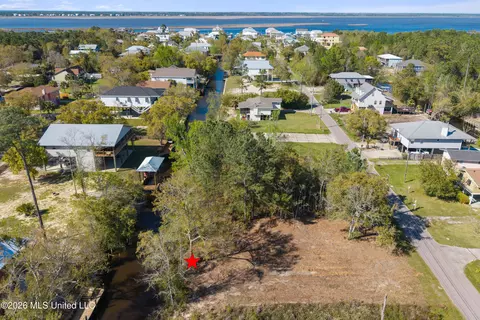 24 Fiber St, Bay Saint Louis, MS 39520