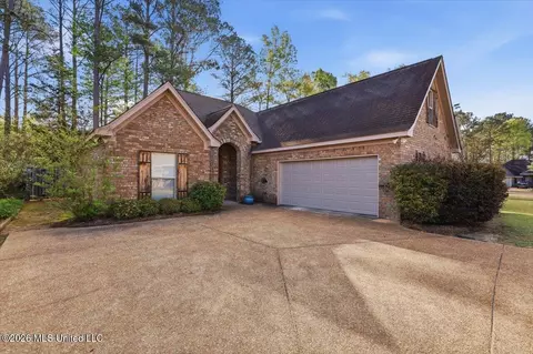 133 Meadowcreek Dr, Brandon, MS 39042