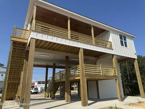 4033 Cardinal St, Bay Saint Louis, MS 39520