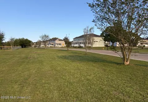 366 Main St, Biloxi, MS 39530 photo 3