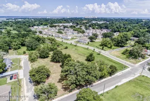 366 Main St, Biloxi, MS 39530 photo 9