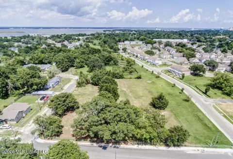 366 Main St, Biloxi, MS 39530 photo 4