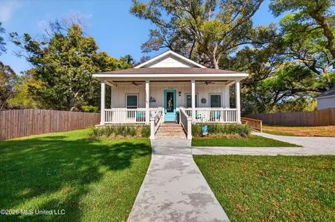 2208 Gulf Ave #A, Gulfport, MS 39501