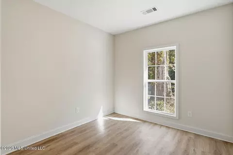 Bedroom - 407 E Hillsdale Dr, Jackson, MS 39209 photo 2 of 3