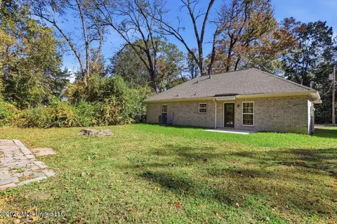 Exterior - 407 E Hillsdale Dr, Jackson, MS 39209 photo 4 of 5