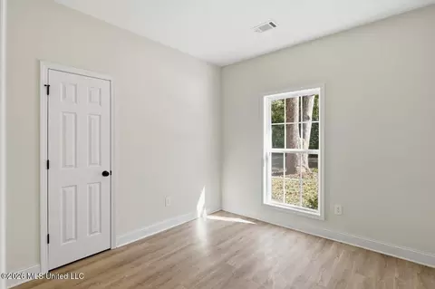 Bedroom - 407 E Hillsdale Dr, Jackson, MS 39209 photo 3 of 3
