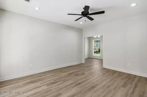Living - 407 E Hillsdale Dr, Jackson, MS 39209 photo 1 of 4