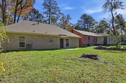 Exterior - 407 E Hillsdale Dr, Jackson, MS 39209 photo 3 of 5