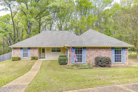 806 Winding Hills Dr, Clinton, MS 39056