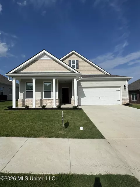 54 Spirit Dance Dr, Byhalia, MS 38611