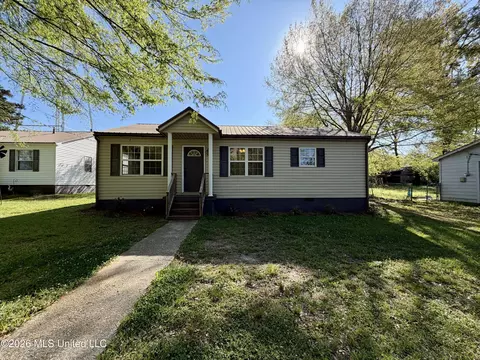 707 N West St, Mendenhall, MS 39114