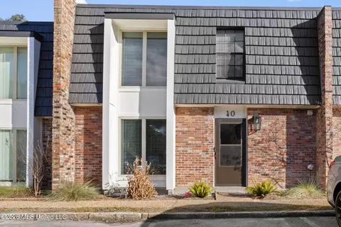 527 Front Beach Dr #40, Ocean Springs, MS 39564