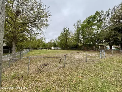 3907 18th St, Gulfport, MS 39501