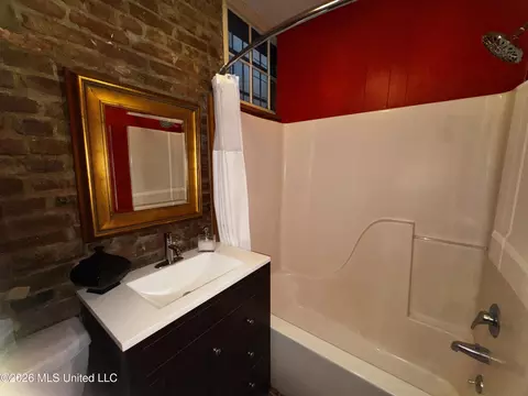 Bath - 303 N Commerce St, Natchez, MS 39120 photo 2 of 5