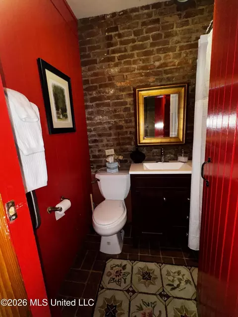 Bath - 303 N Commerce St, Natchez, MS 39120 photo 1 of 5