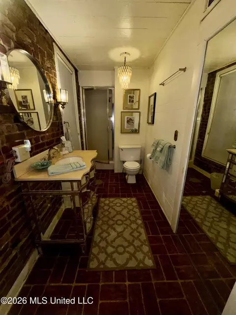 Bath - 303 N Commerce St, Natchez, MS 39120 photo 5 of 5