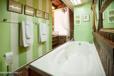 Bath - 303 N Commerce St, Natchez, MS 39120 photo 3 of 5