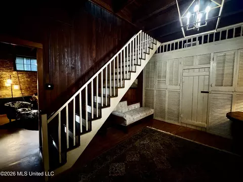 Entry Way - 303 N Commerce St, Natchez, MS 39120 photo 2 of 2
