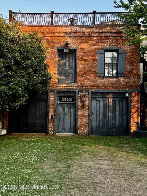 303 N Commerce St, Natchez, MS 39120